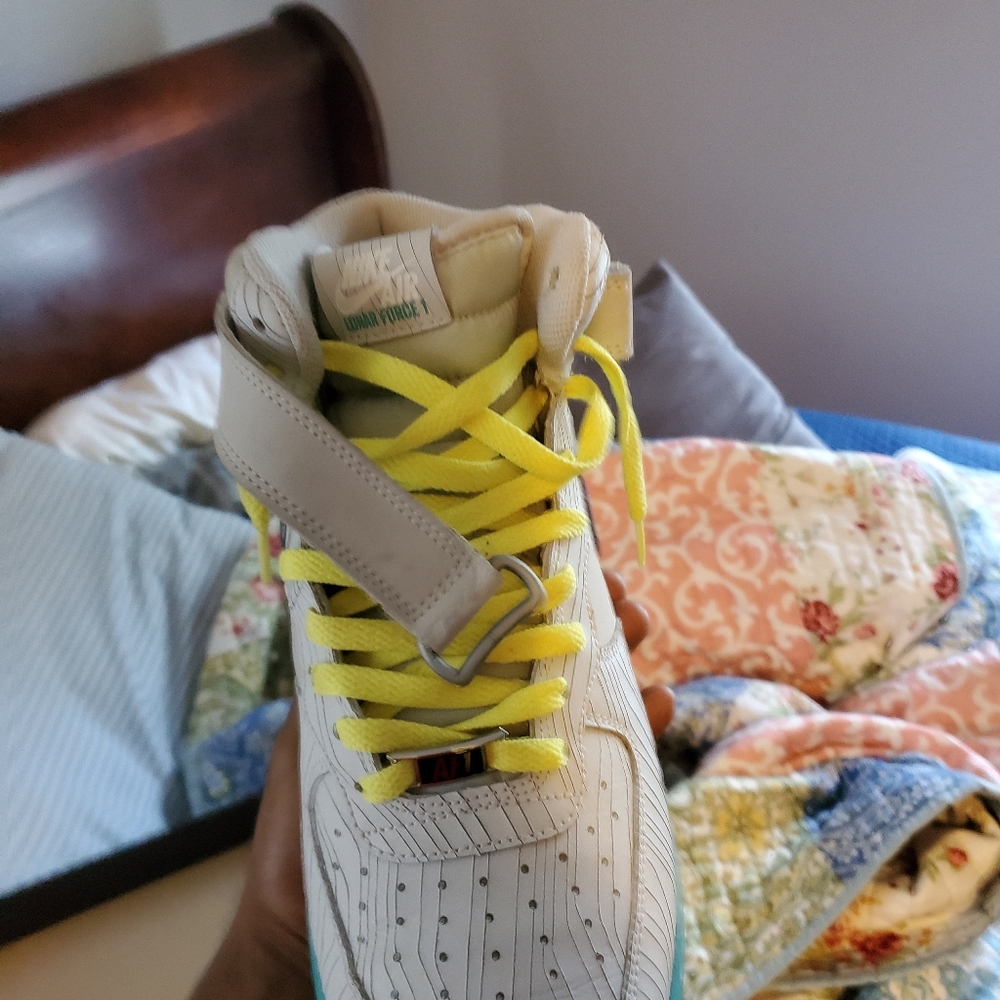 shoes - Picture 2 of 6